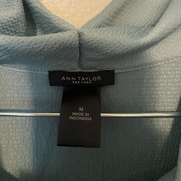 Ann Taylor Green Sleeveless Blouse - Picture 4 of 7